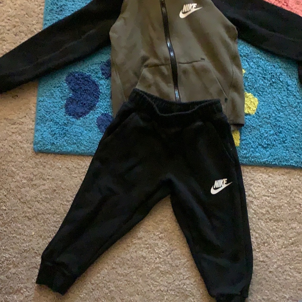 Nike 2pc jogging suit toddler size 2t